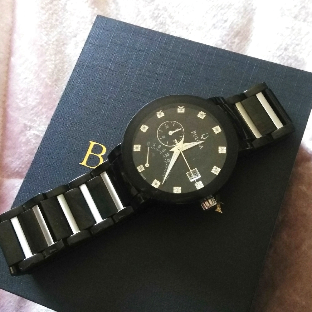 Nib Bulova Futuro black n silver men s watch
